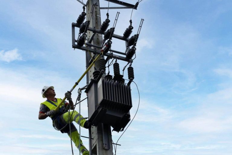 Usługi dla instalacji średniego i niskiego napięcia